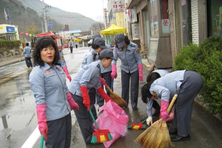 미탄 남녀의용소방대 시가지물청소 및 법질서 캠페인