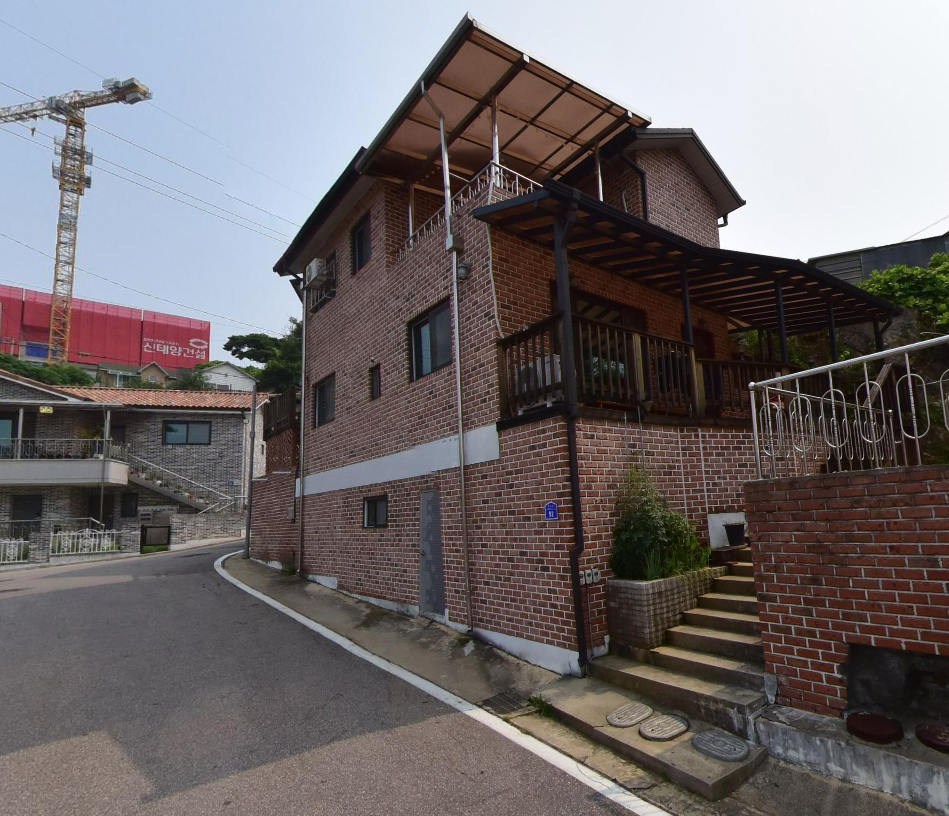 집 외부사진1.png